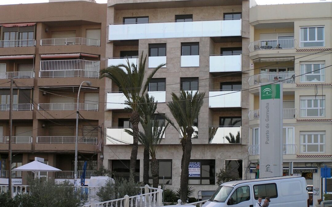 12 Viviendas y Local. Garrucha. Almería.